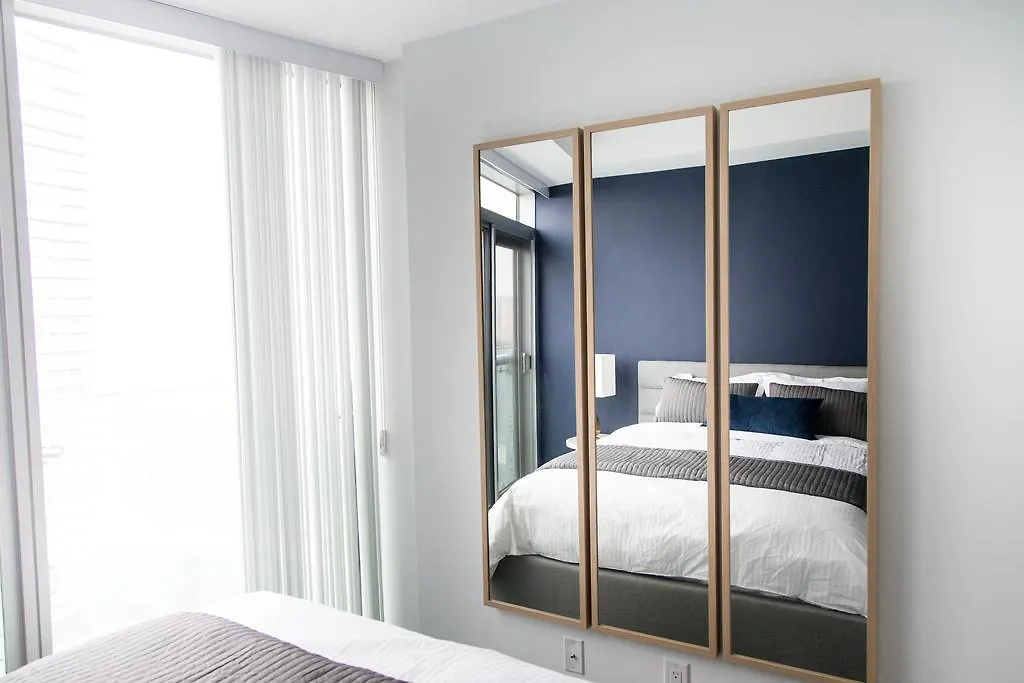 Applewood Suites - 3 Bdrm Luxury Lakeview Toronto Apartment