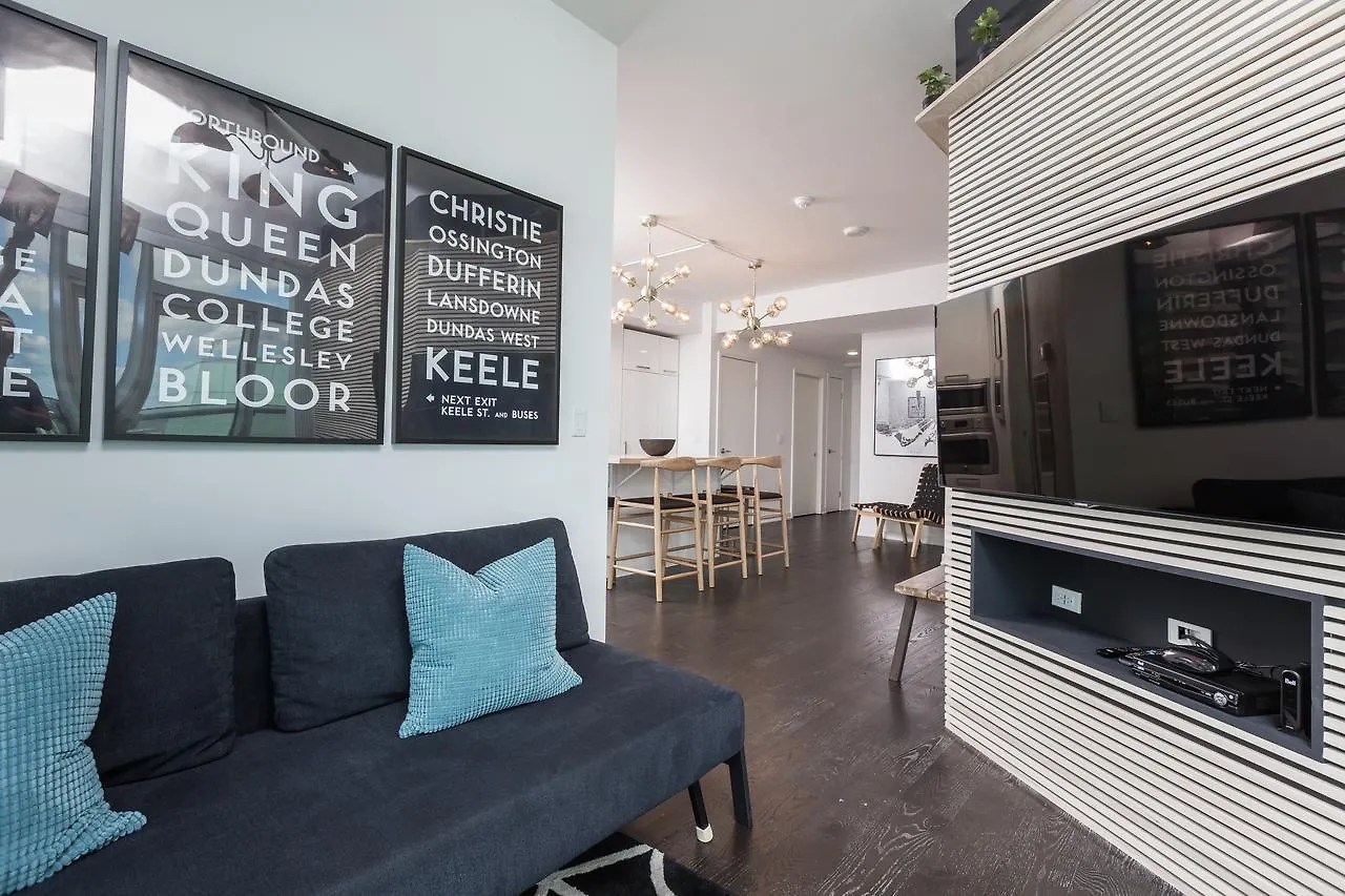 Applewood Suites - 3 Bdrm Luxury Lakeview Toronto Canada