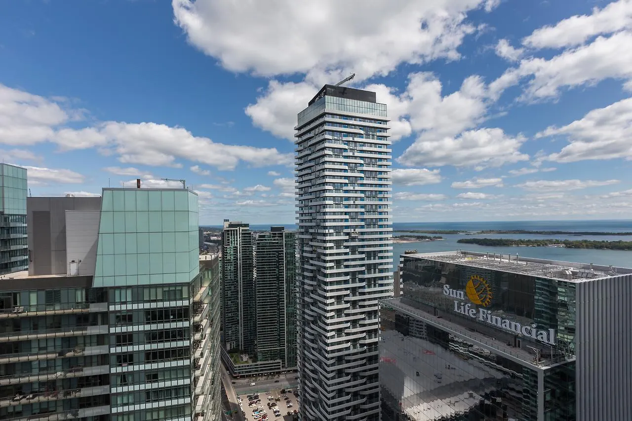 Applewood Suites - 3 Bdrm Luxury Lakeview Toronto