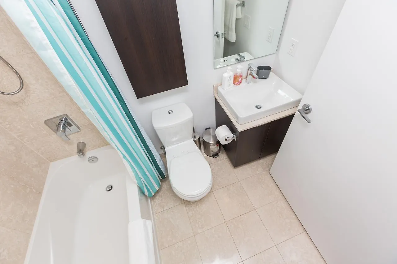 Applewood Suites - 3 Bdrm Luxury Lakeview Toronto