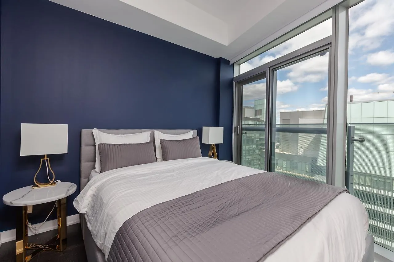 Applewood Suites - 3 Bdrm Luxury Lakeview Toronto 0*,
