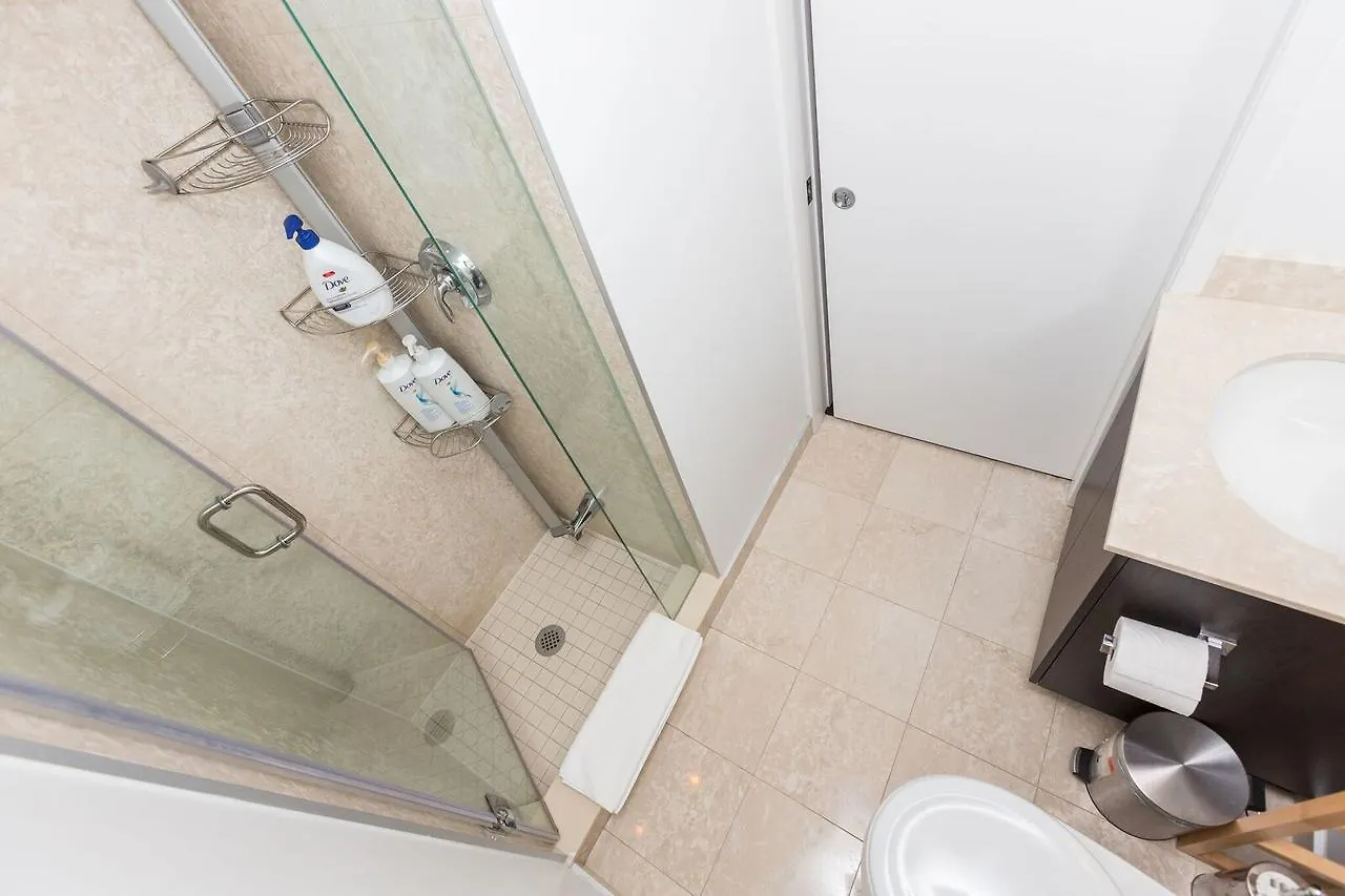 Apartment Applewood Suites - 3 Bdrm Luxury Lakeview Toronto Canada