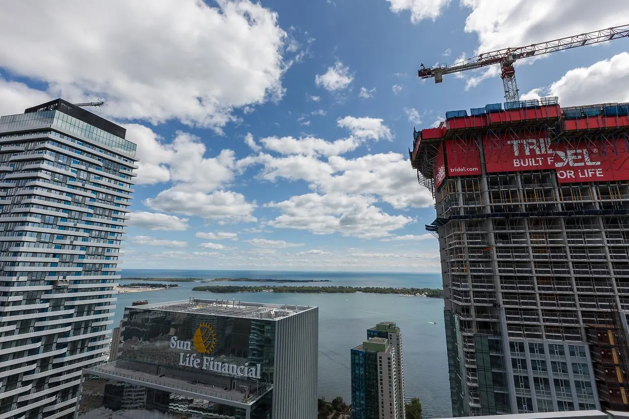 Applewood Suites - 3 Bdrm Luxury Lakeview Toronto