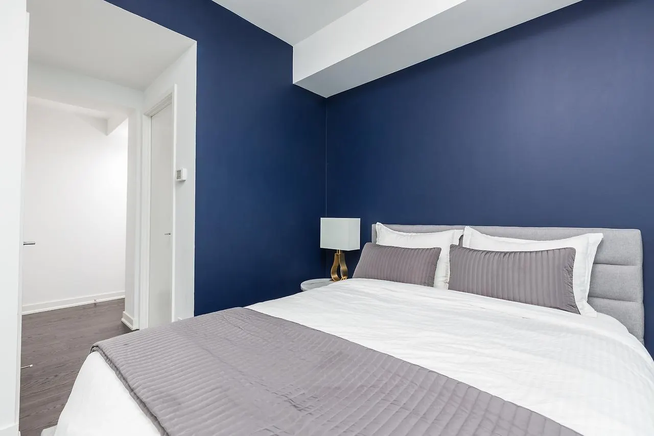Applewood Suites - 3 Bdrm Luxury Lakeview Toronto