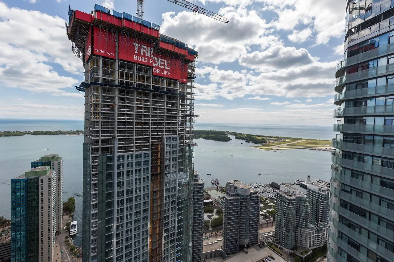 Applewood Suites - 3 Bdrm Luxury Lakeview Toronto Canada