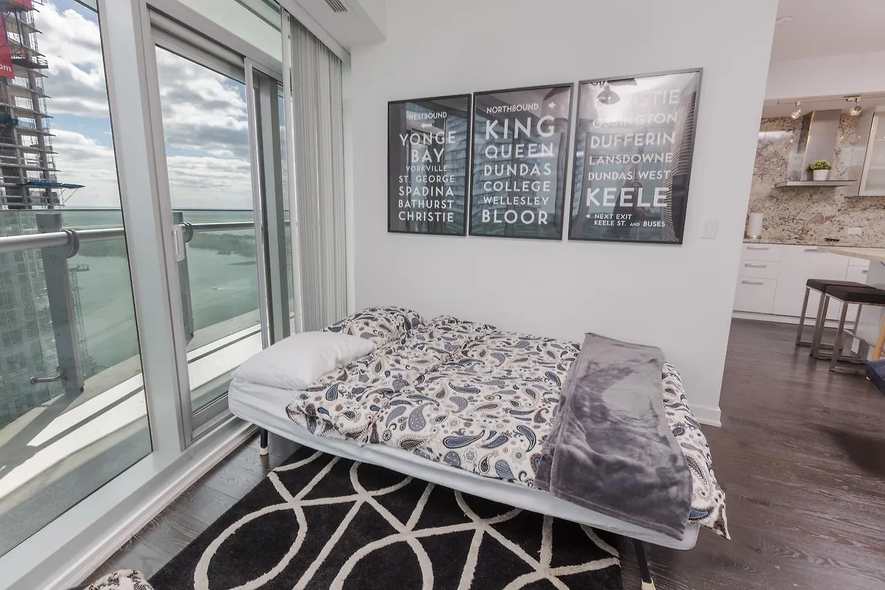 Apartment Applewood Suites - 3 Bdrm Luxury Lakeview Toronto Canada