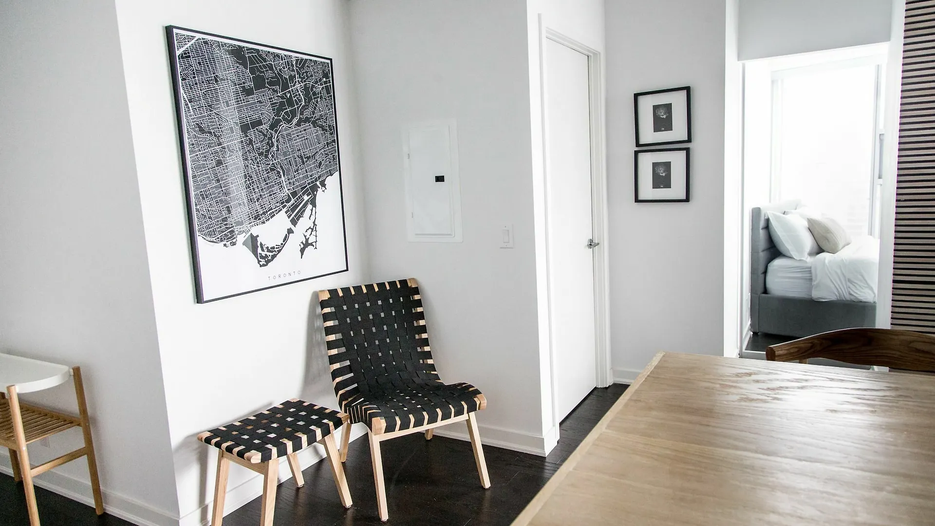 Applewood Suites - 3 Bdrm Luxury Lakeview Toronto Canada