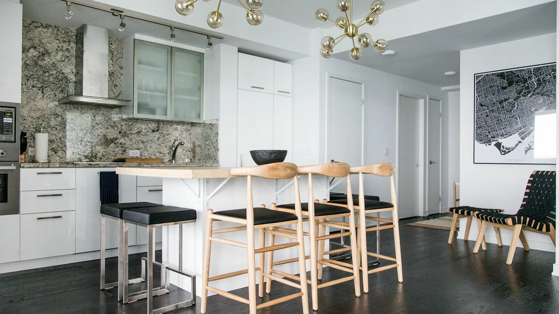 Applewood Suites - 3 Bdrm Luxury Lakeview Toronto 0*,  Canada