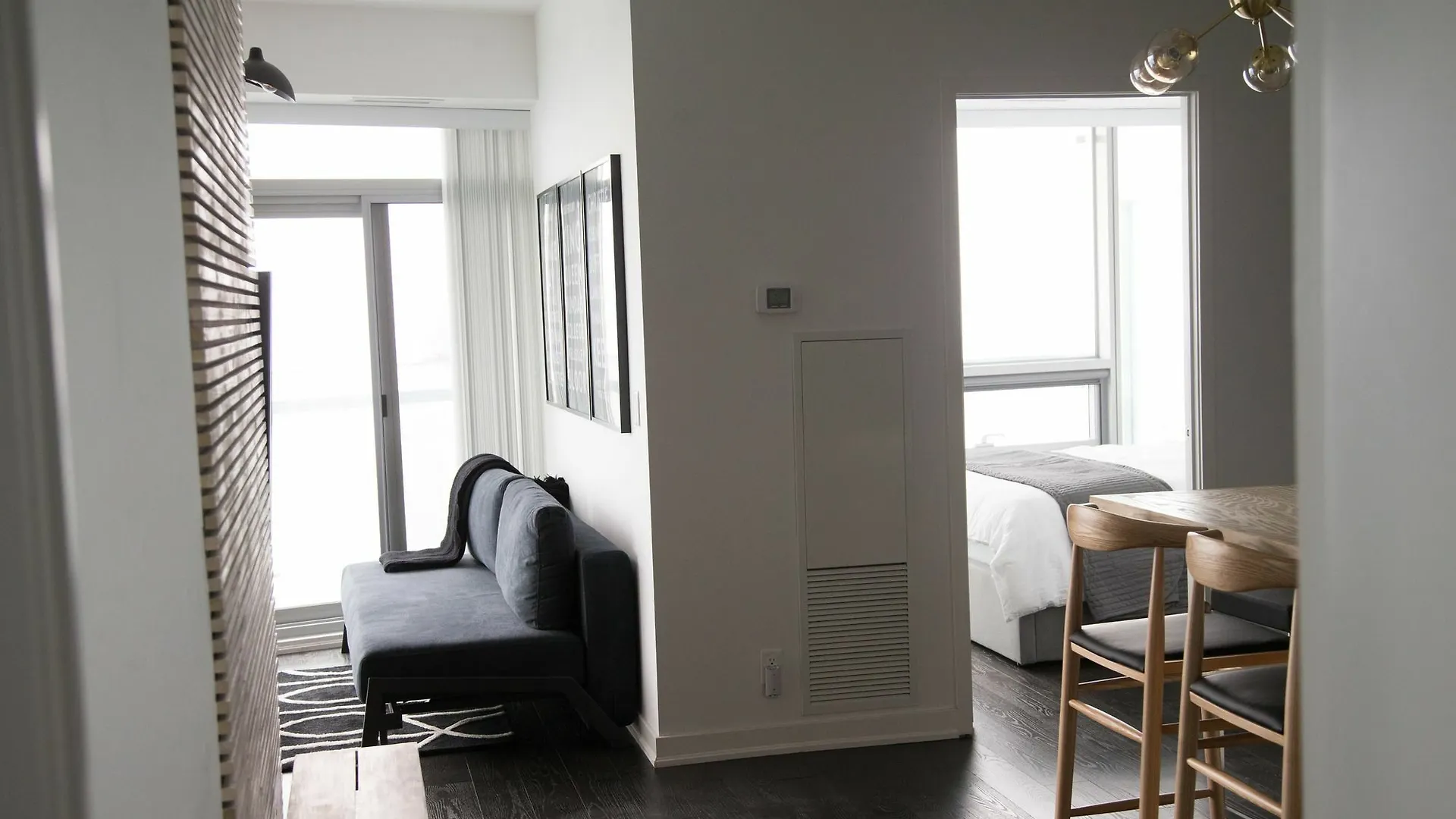 Applewood Suites - 3 Bdrm Luxury Lakeview Toronto Apartment