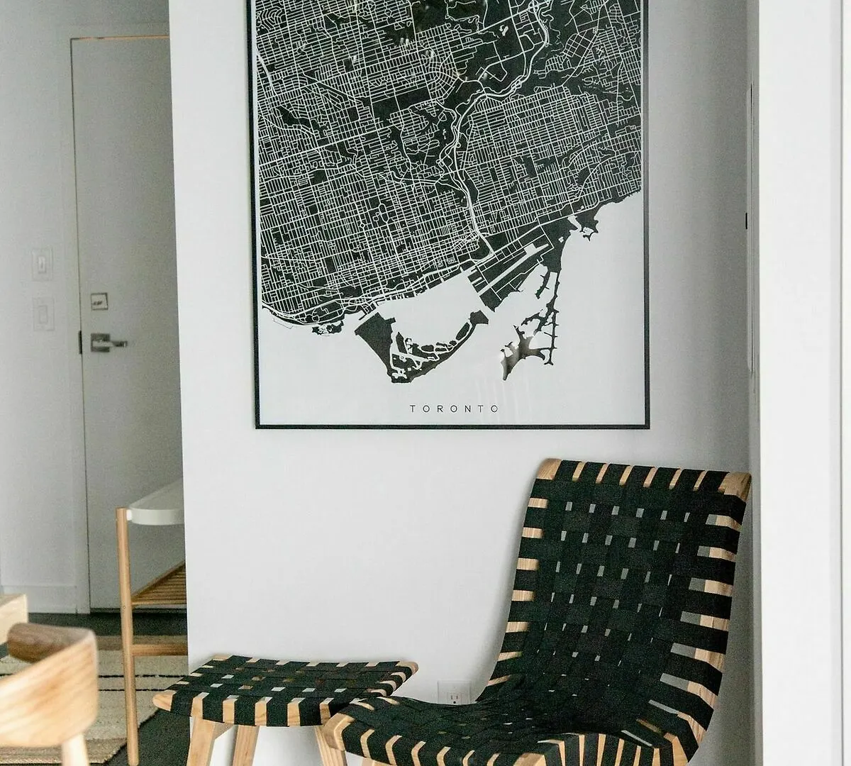 Applewood Suites - 3 Bdrm Luxury Lakeview Toronto Apartment