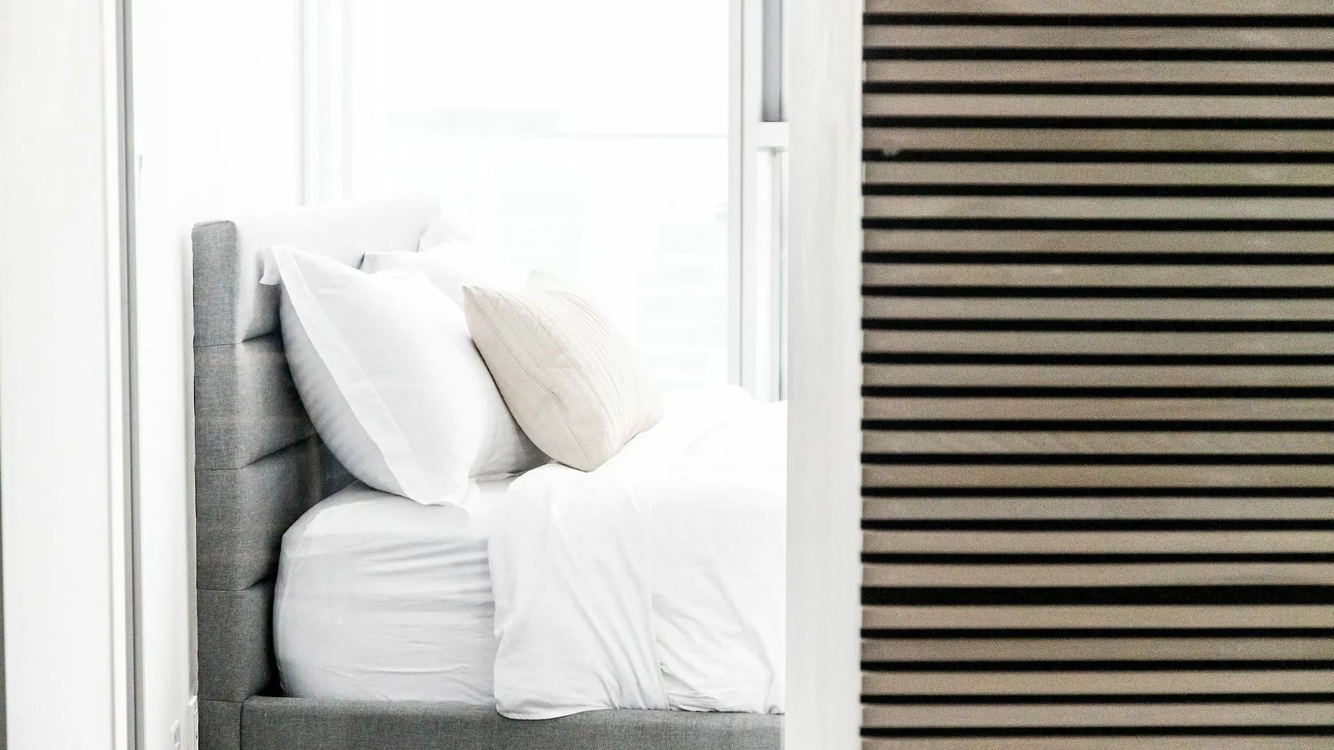 Applewood Suites - 3 Bdrm Luxury Lakeview Toronto 0*,
